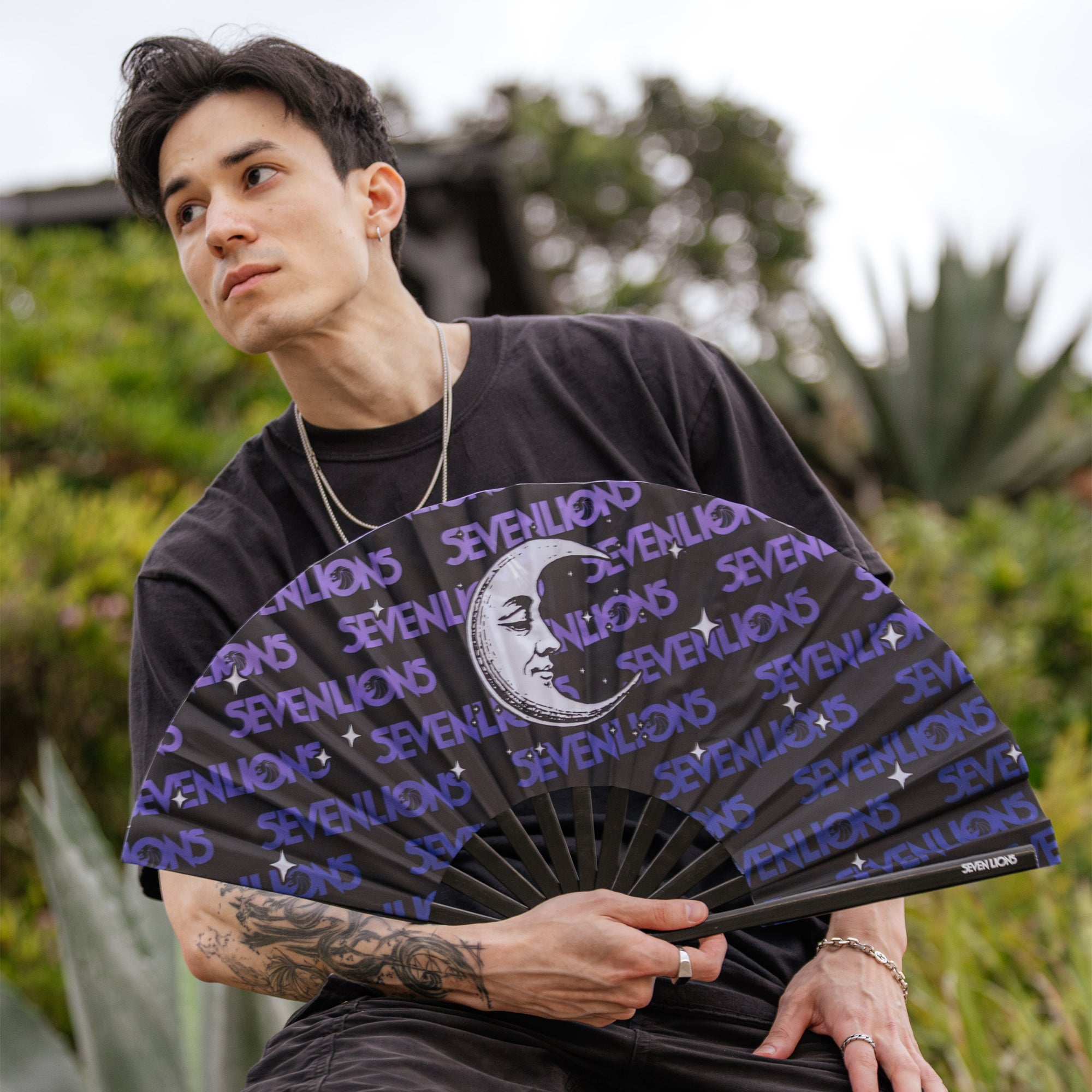 SEVEN LIONS - GATHERING TWILIGHT HAND FAN